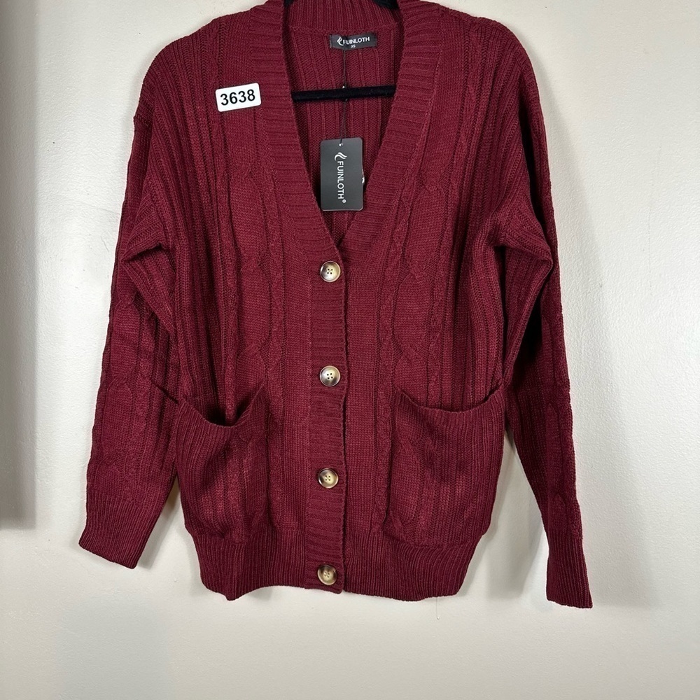 Fuinloth xsmall nwt sweater  19 p2p26” length  burgandy 2 pockets